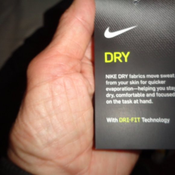 NWT Nike Dri-fit Iowa Hawkeye Long Sleeve Pullovers - GO HAWKEYES !!! - Picture 6 of 6